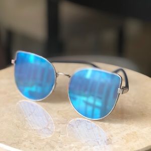 Blue Mirror Sunglasses 😎 ☀️